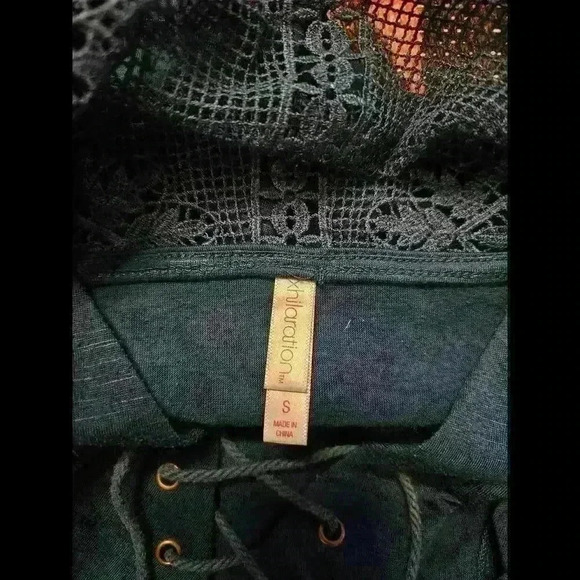 Stylish Teal Casual Tank Top with Lace-Up Detail - Picture 3 of 3